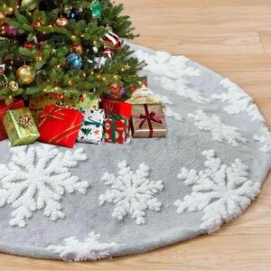 NEW Snowflake Grey Faux Fur Tree Skirt 36‎ Inch